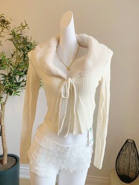 NEWME Soft Knit Cardigan Faux Fur Collar Cream Cropped S
